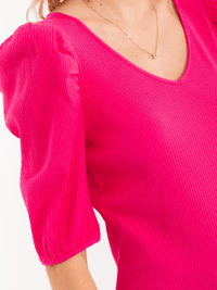 WOMEN'S SHORT PUFF SLEEVE V-NECK RIBBED BLOUSE