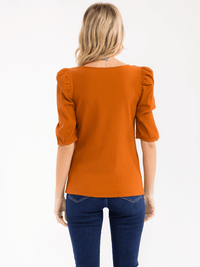 WOMEN'S SHORT PUFF SLEEVE V-NECK RIBBED BLOUSE