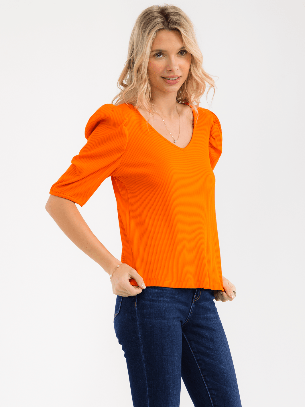 WOMEN'S SHORT PUFF SLEEVE V-NECK RIBBED BLOUSE