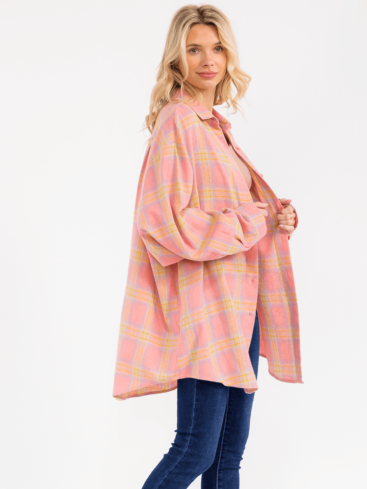 WOMEN'S LONG SLEEVE BUTTON UP FRONT POCKET PLAID OVERSIZED SHIRT