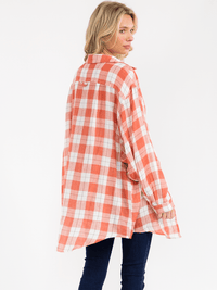 WOMEN'S LONG SLEEVE BUTTON UP FRONT POCKET PLAID OVERSIZED SHIRT