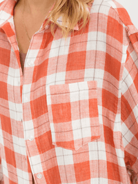 WOMEN'S LONG SLEEVE BUTTON UP FRONT POCKET PLAID OVERSIZED SHIRT