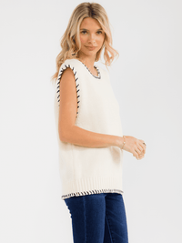 WOMEN'S SLEEVELESS TRIM DETAILED KNITTED TOP