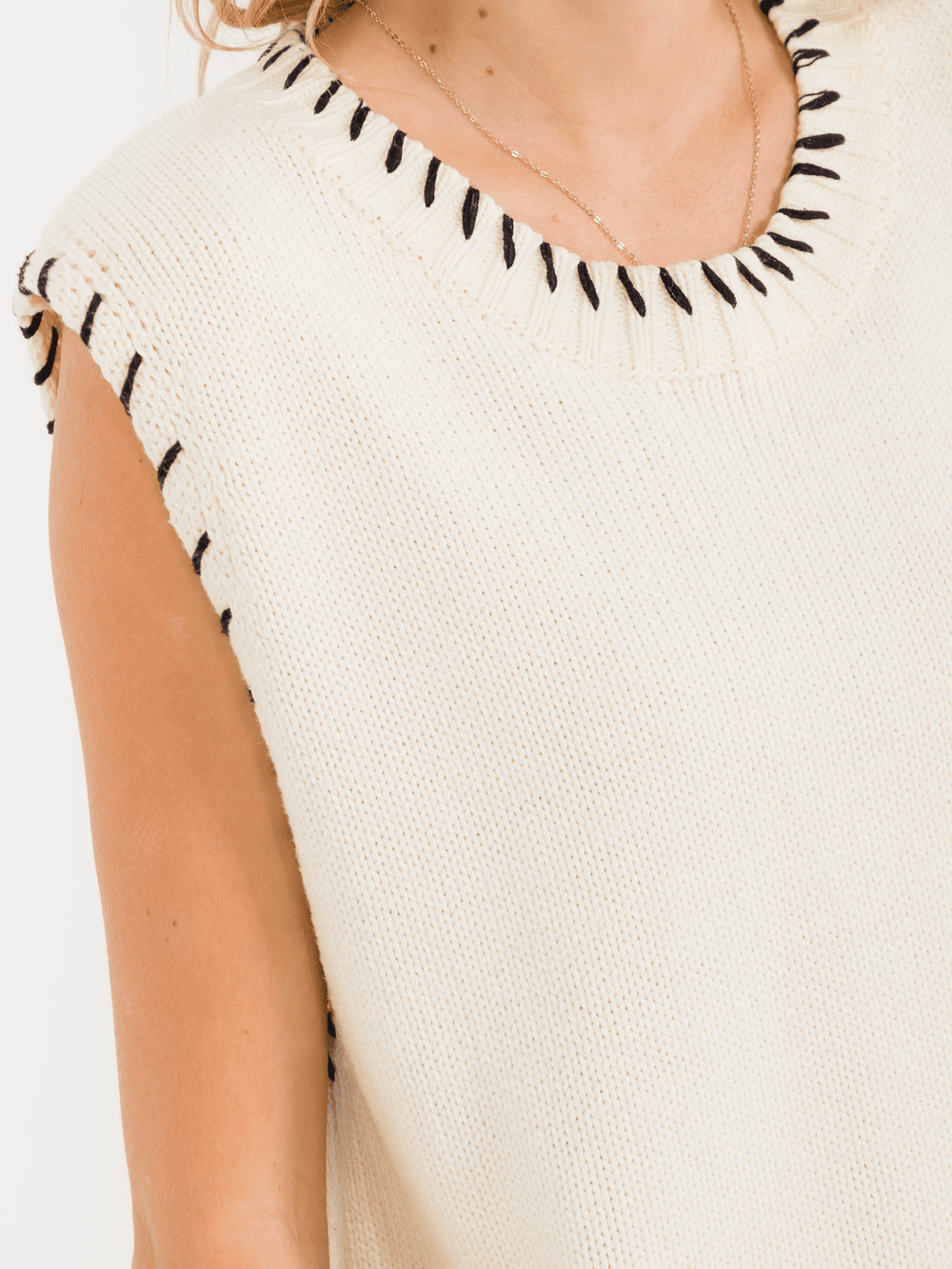 WOMEN'S SLEEVELESS TRIM DETAILED KNITTED TOP