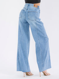 WOMEN'S BUTTON CLOSURE POCKETS WASHED WIDE LEG DENIM PANTS