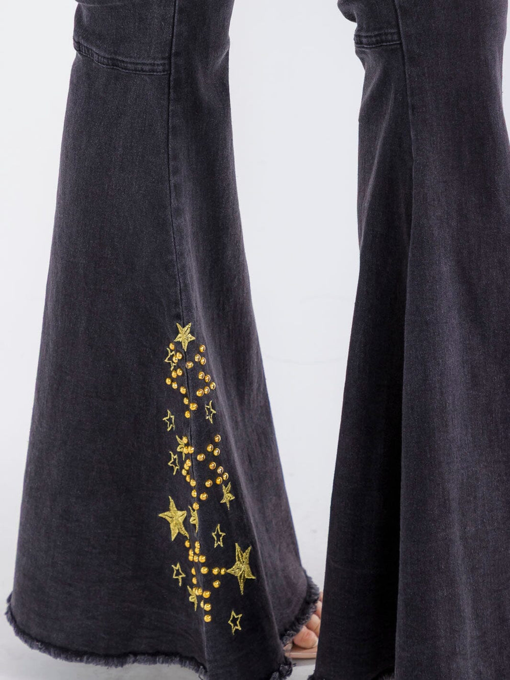 WOMEN'S BUTTON CLOSURE POCKETS STUDS EMBROIDERY BELL LEG DENIM PANTS