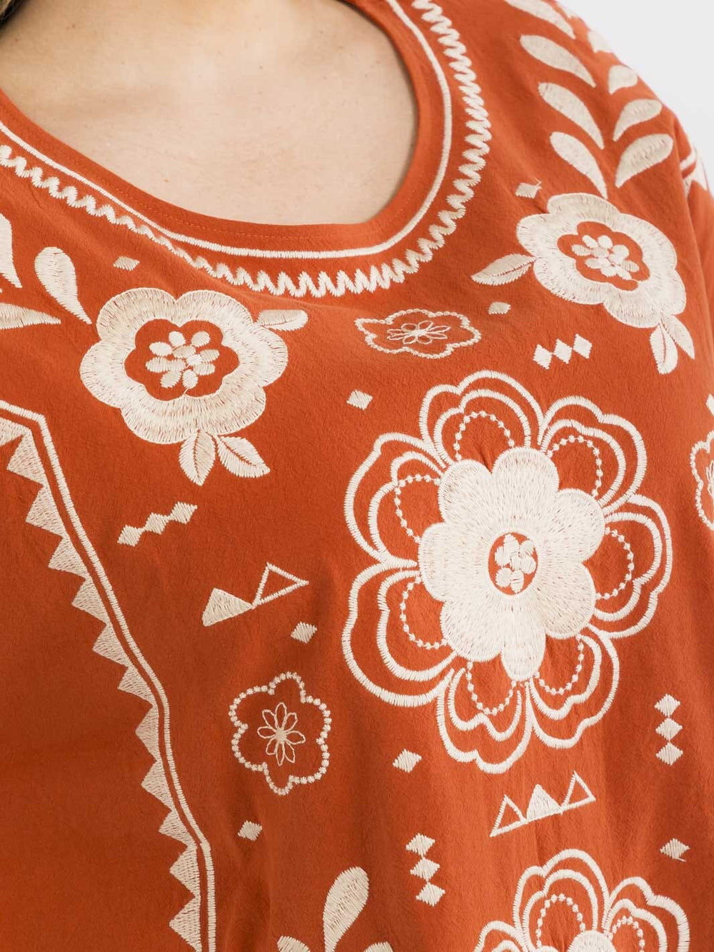 PLUS SIZE SHORT SLEEVE FLORAL EMBROIDERY BLOUSE