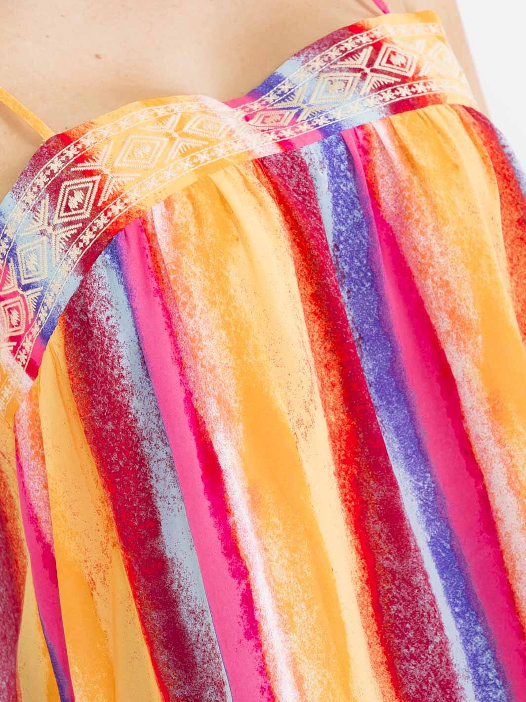 PLUS SIZE SLEEVELESS EMBROIDERY COLORBLOCK TANK TOP