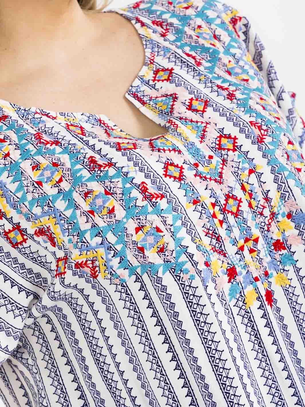 PLUS SIZE SHORT SLEEVE V-NECK EMBROIDERY MULTI PRINT BLOUSE