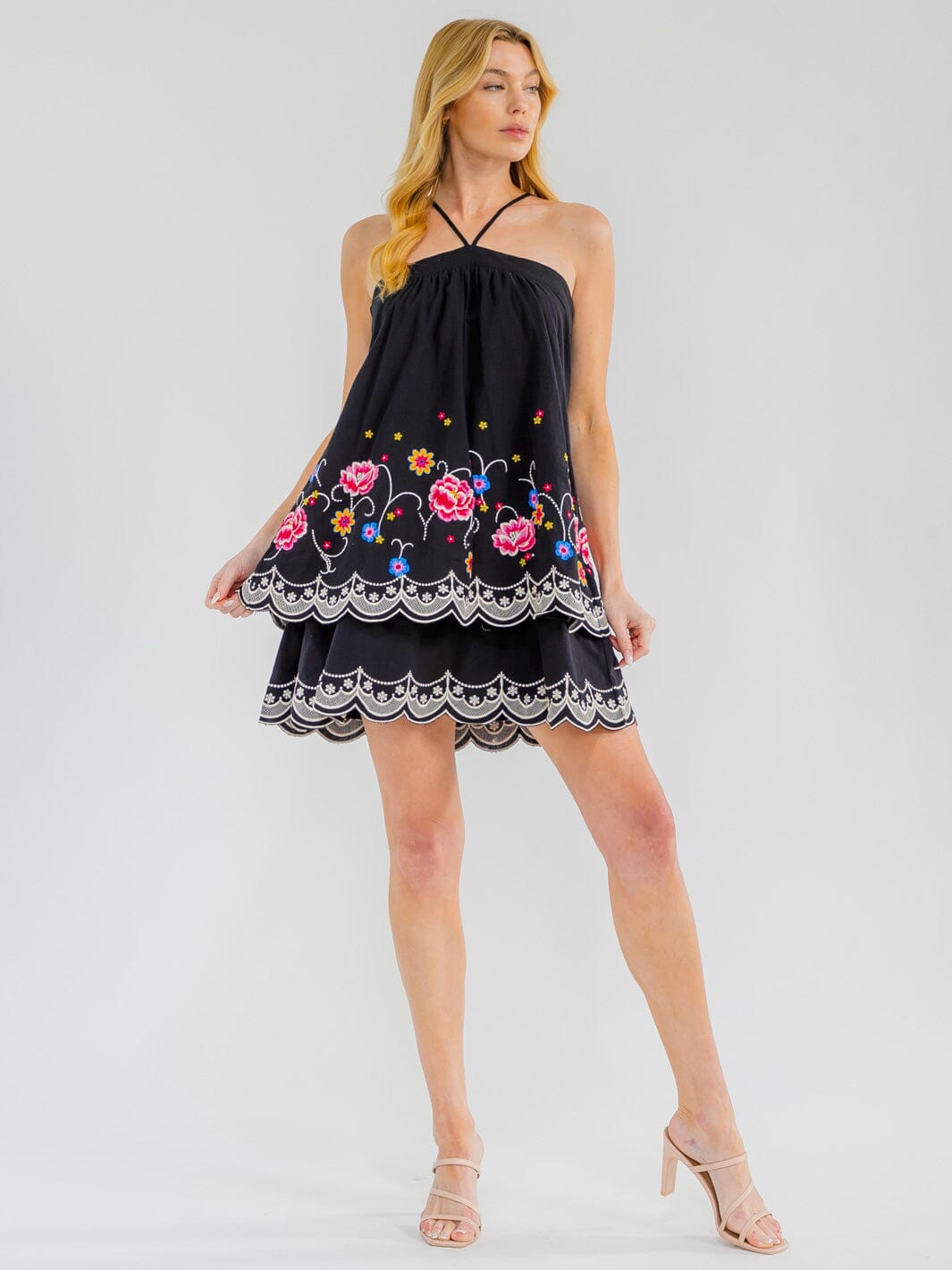 WOMEN'S SLEEVELESS HALTER NECK FLORAL EMBROIDERY TIERED MINI DRESS