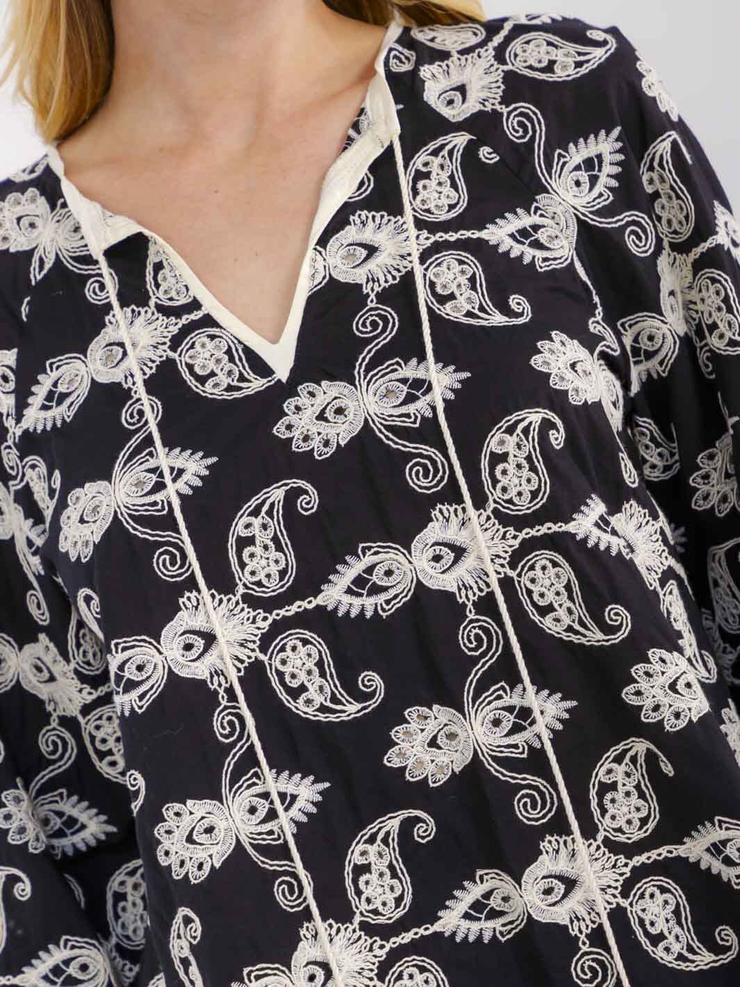 WOMEN'S LONG SLEEVE V-NECK EMBROIDERY DETAILED BLOUSE