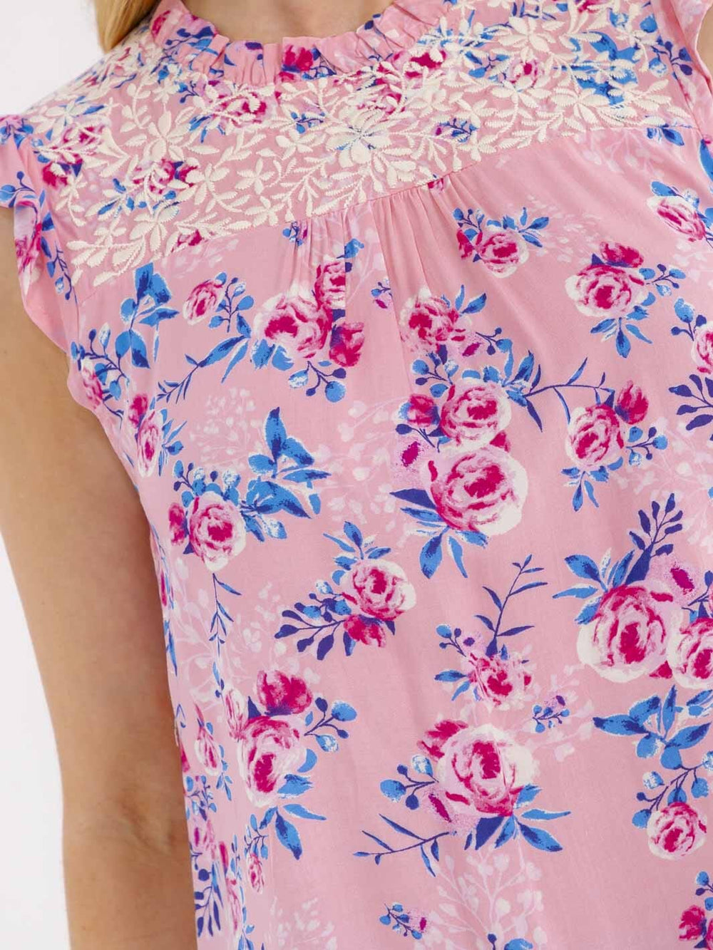 WOMEN'S SLEEVELESS FLORAL EMBROIDERY BLOUSE