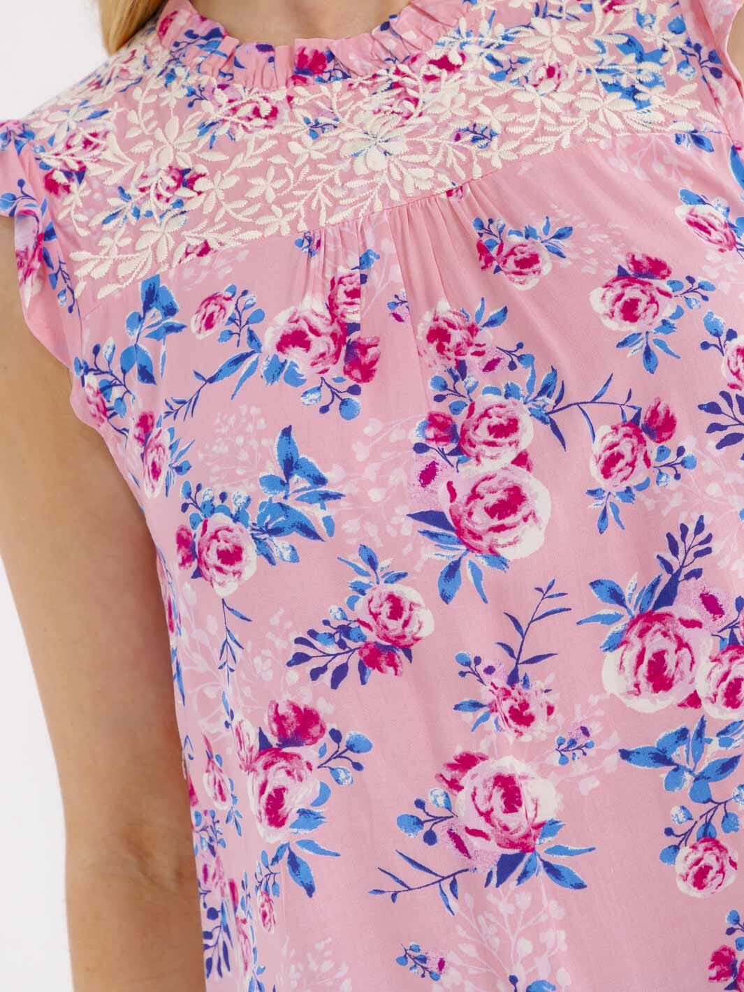 WOMEN'S SLEEVELESS FLORAL EMBROIDERY BLOUSE