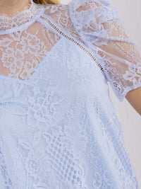 WOMEN'S SHORT PUFF SLEEVE MOCK NECK FLORAL LACE BLOUSE