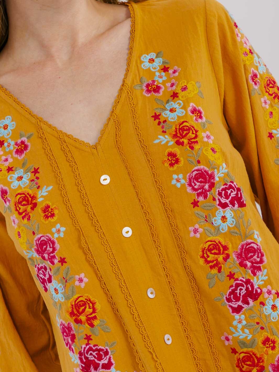 WOMEN'S LONG SLEEVE V-NECK FLORAL EMBROIDERY BLOUSE