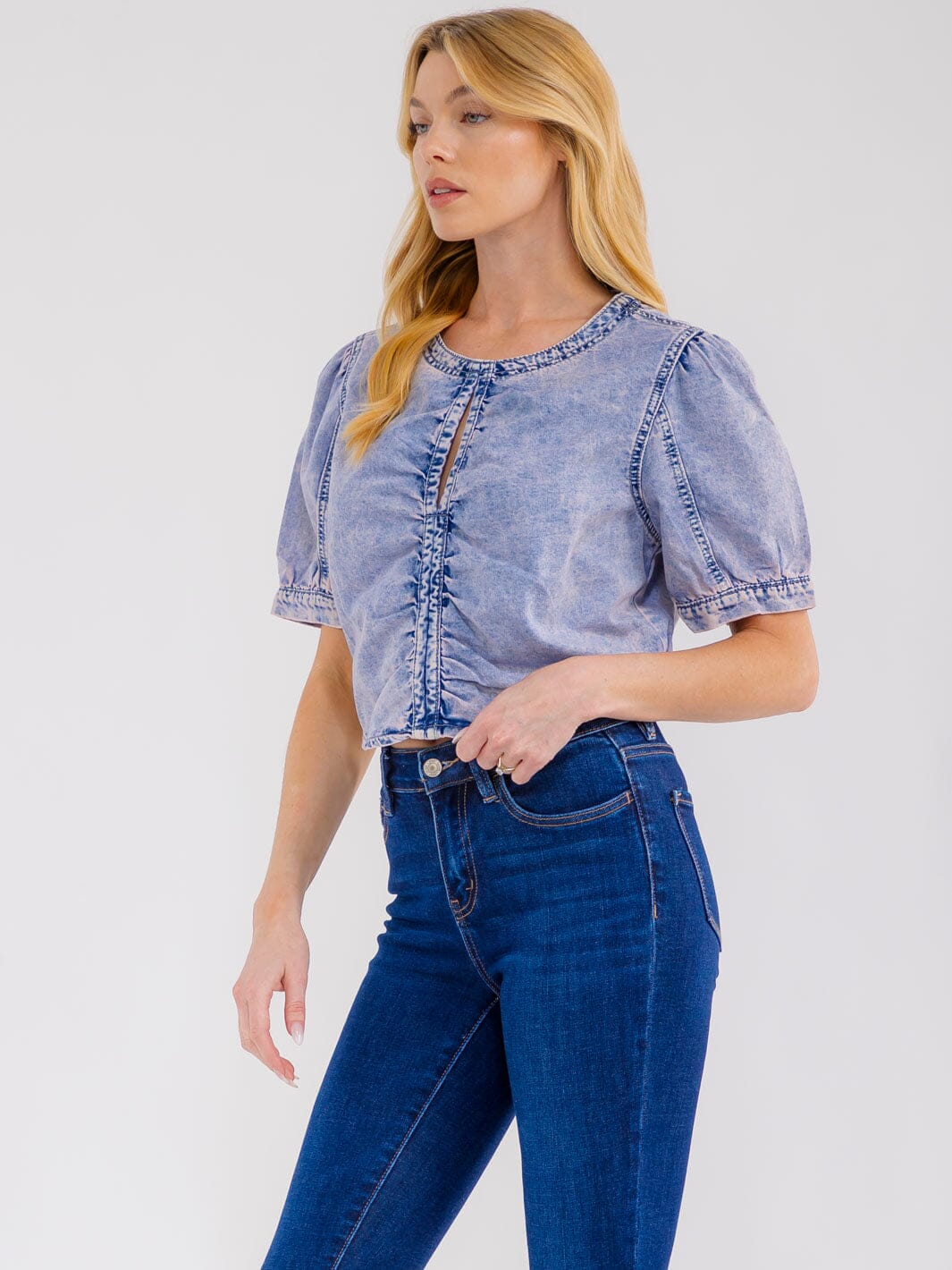 WOMEN'S SHORT SLEEVE FRONT KEY HOLE WASHED DENIM TOP