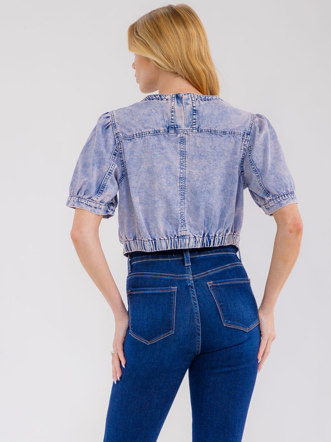 WOMEN'S SHORT SLEEVE FRONT KEY HOLE WASHED DENIM TOP