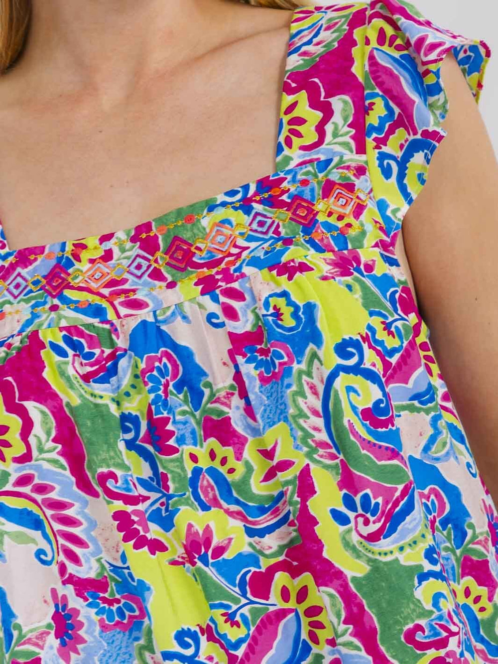 WOMEN'S SLEEVELESS RUFFLE EMBROIDERY SQUARE NECK MULTI PRINT TANK TOP