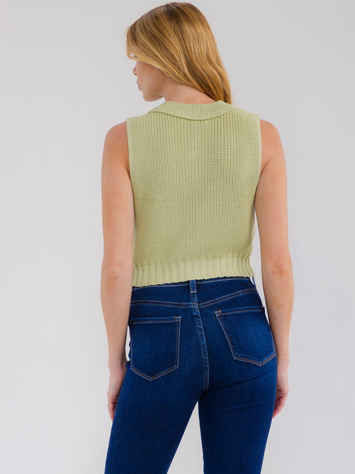 WOMEN'S SLEEVELESS BUTTON UP KNITTTED TOP