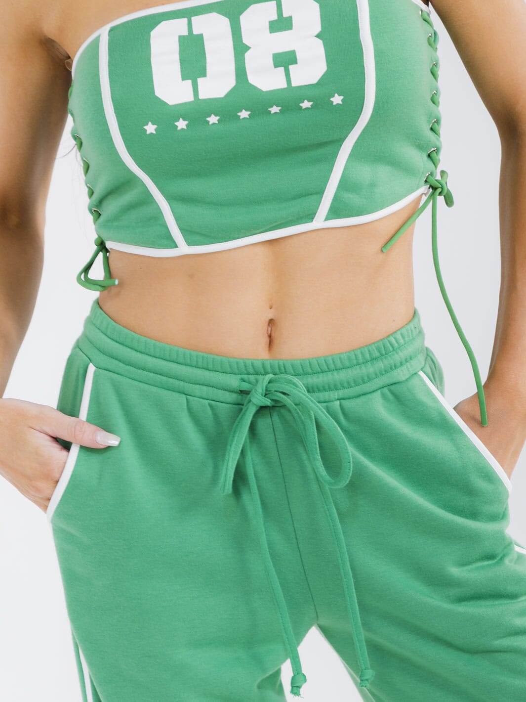 WOMEN'S SLEEVELESS CROP TOP & ELASTIC WAIST PANTS GRAPHIC 2PC. SET