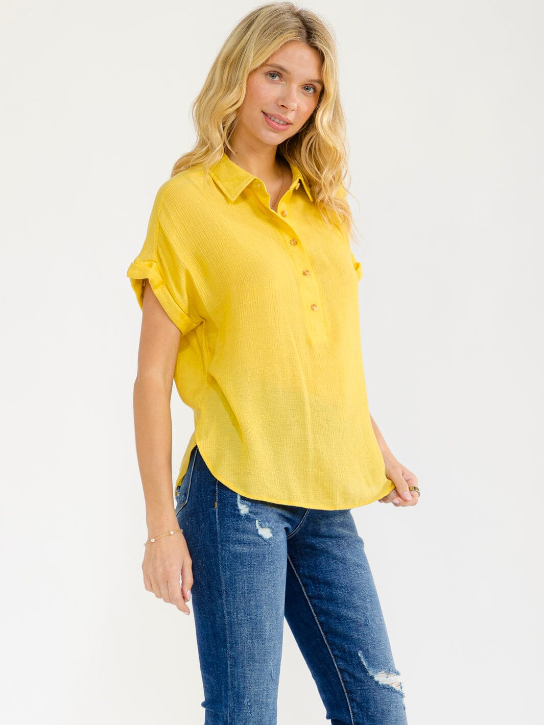 WOMEN'S SHORT SLEEVE BUTTON UP HIGH-LOW BLOUSE