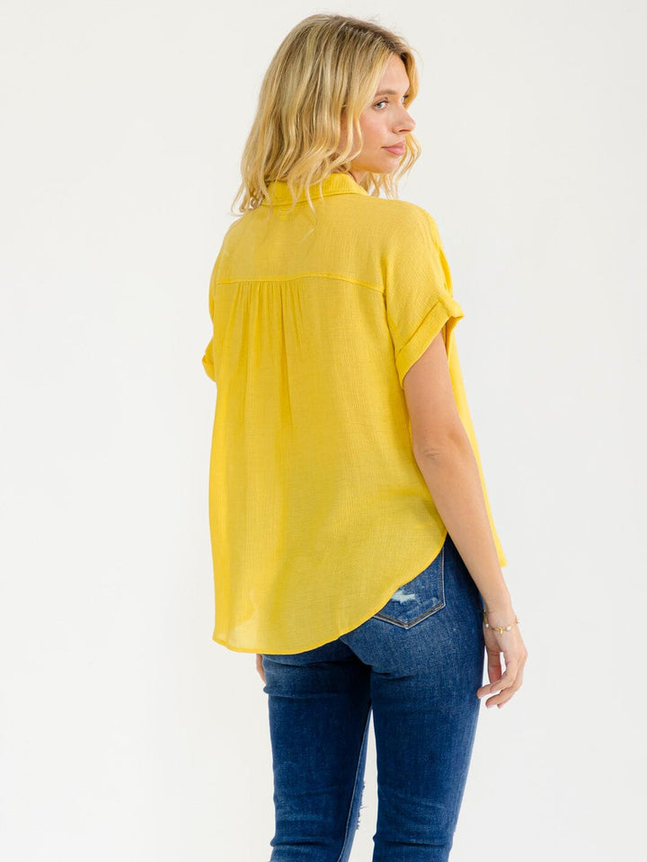 WOMEN'S SHORT SLEEVE BUTTON UP HIGH-LOW BLOUSE