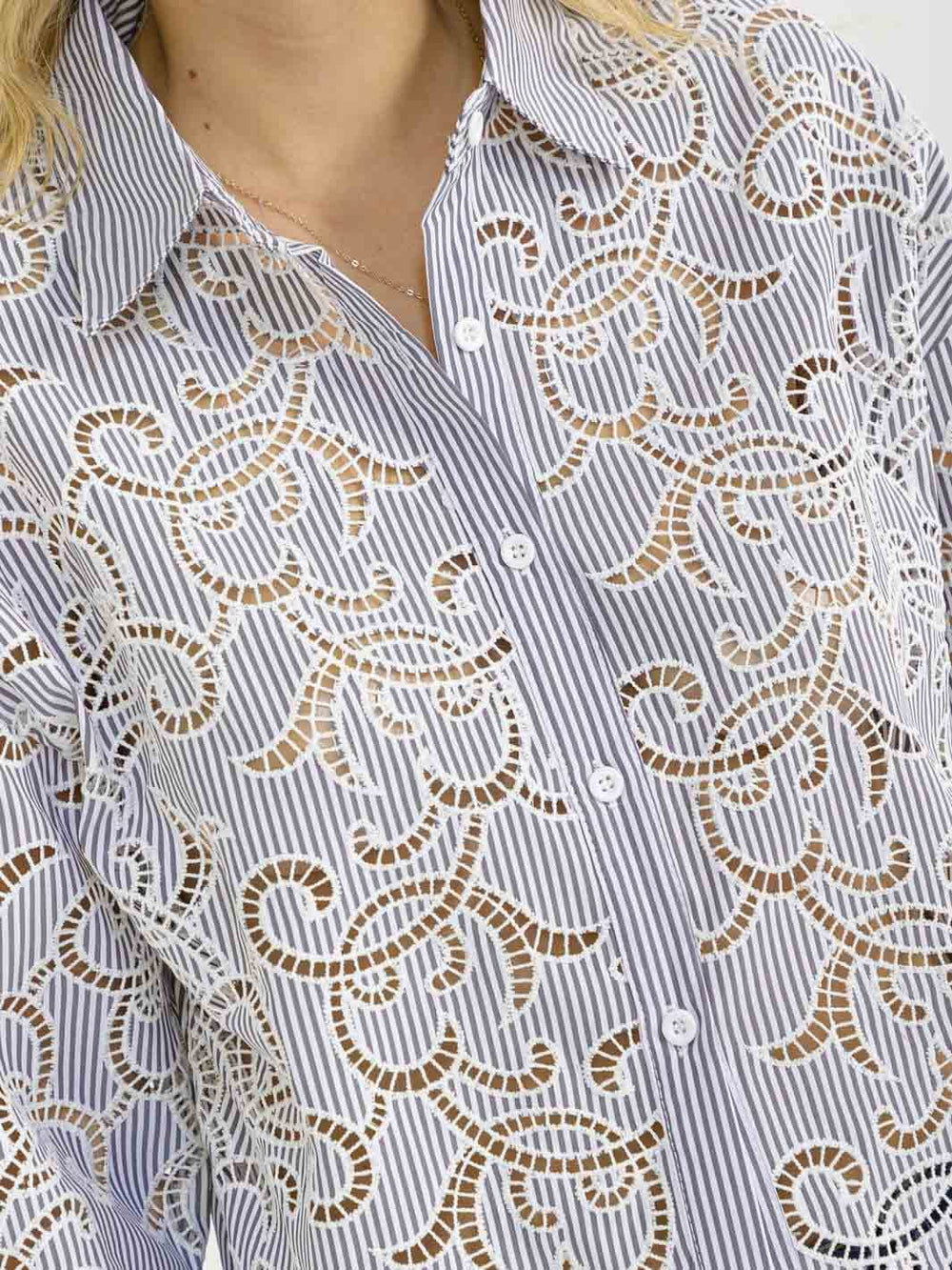 WOMEN'S LONG SLEEVE BUTTON UP STRIPES BLOUSE