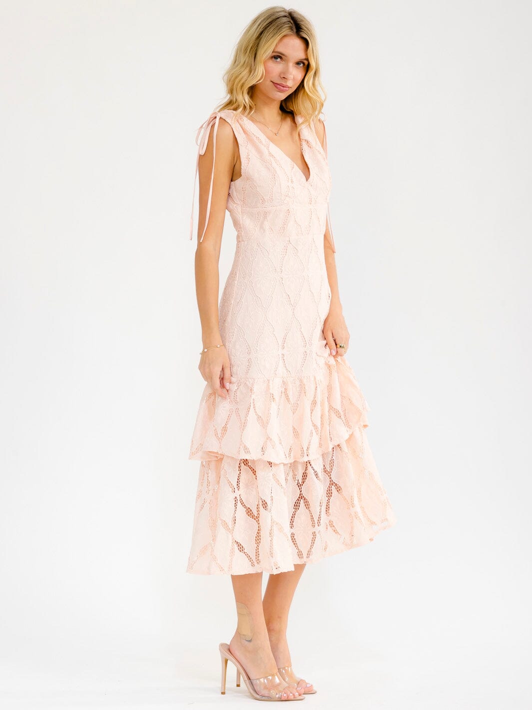 WOMEN'S SLEEVELESS V-NECK TIERED CROCHET MAXI DRESS