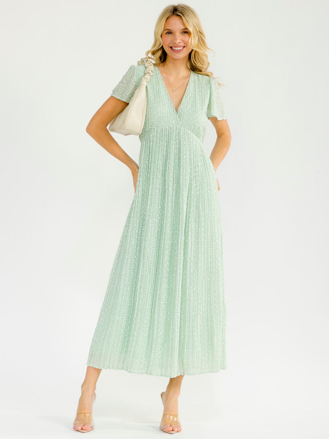 WOMEN'S SHORT SLEEVE V-NECK DETAILED PLEATED MAXI DRESS