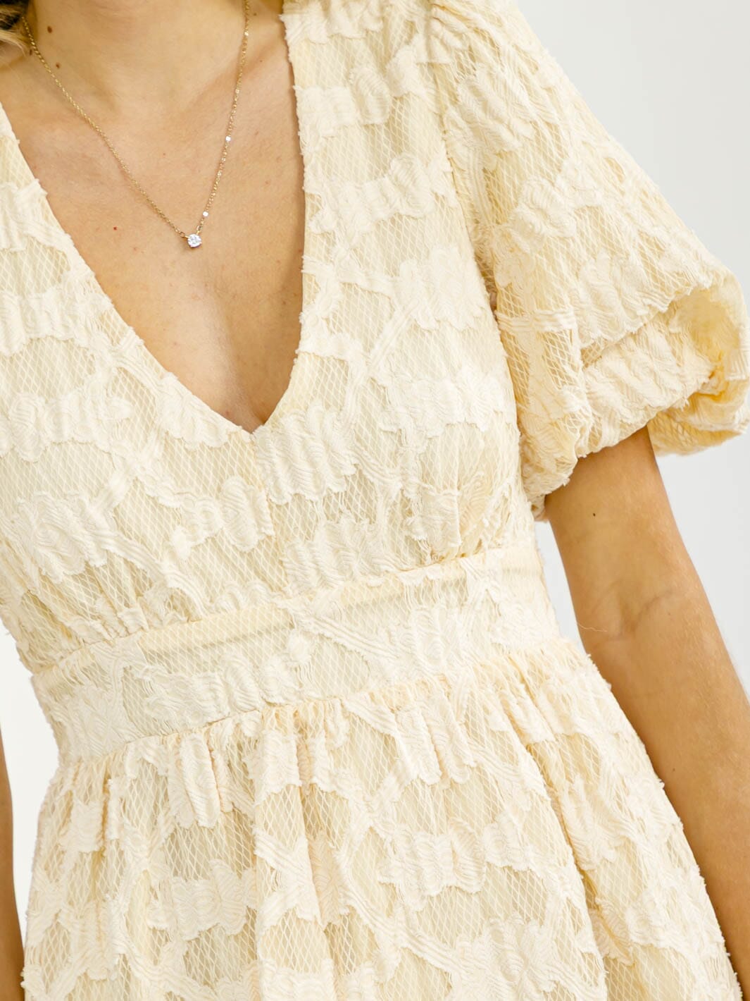 WOMEN'S SHORT PUFF SLEEVE V-NECK FIT & FLARE DETAILED MINI DRESS