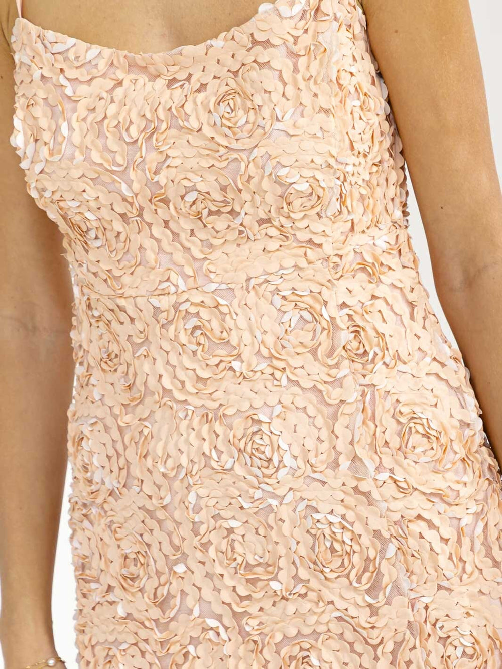 WOMEN'S SLEEVELESS FRONT SLIT FLORAL DETAILED MIDI DRESS