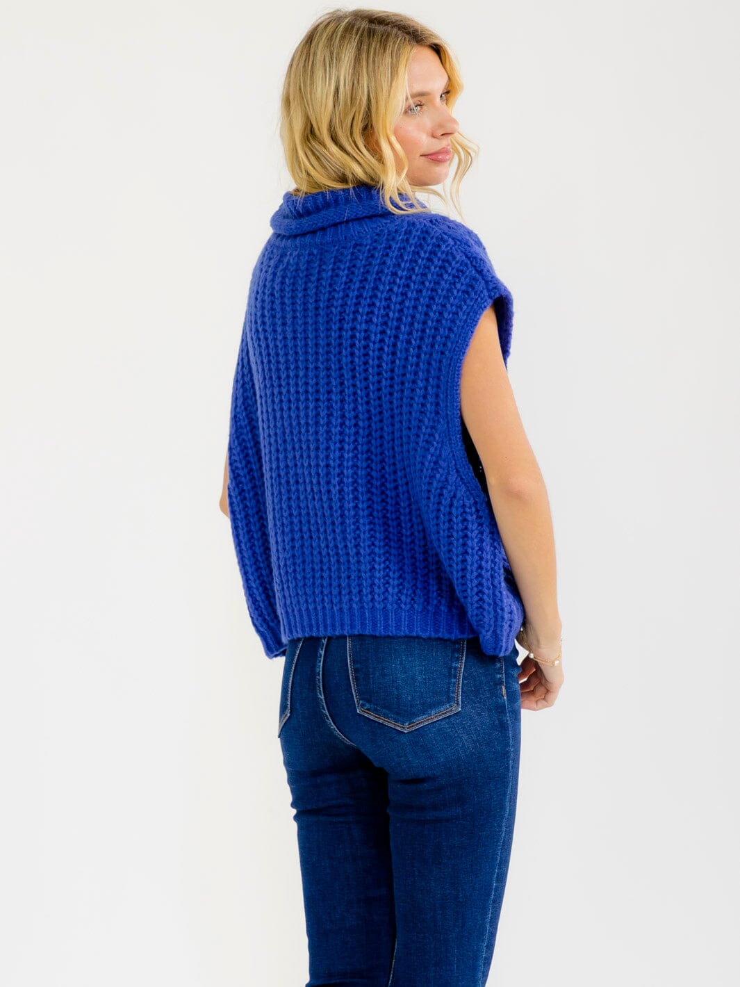 WOMEN'S SLEEVELESS TURTLE NECK CABLE KNIT PULLOVER SWEATER TOP