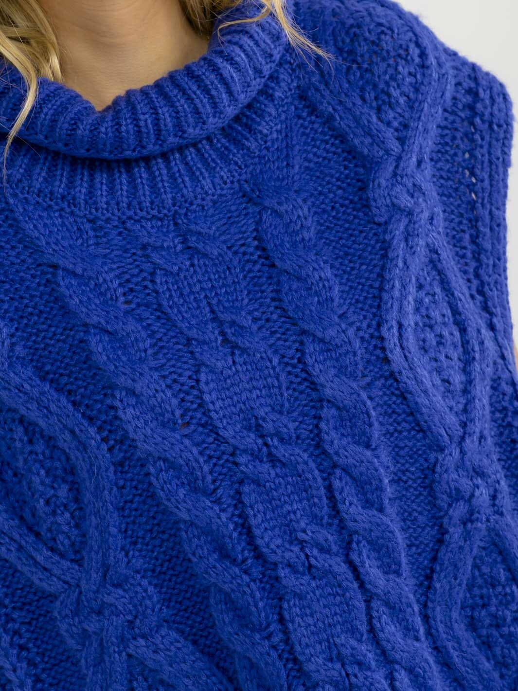 WOMEN'S SLEEVELESS TURTLE NECK CABLE KNIT PULLOVER SWEATER TOP