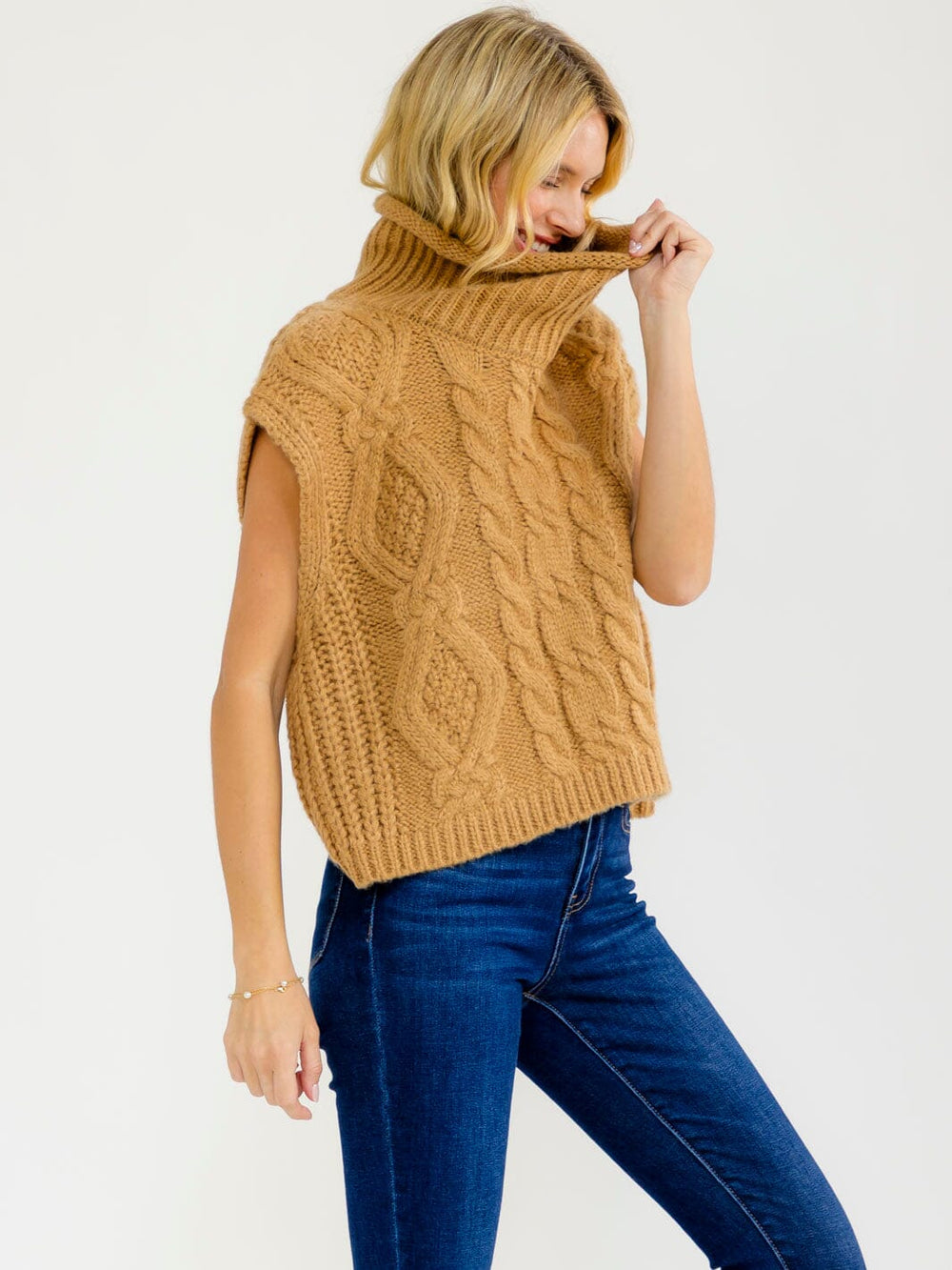 WOMEN'S SLEEVELESS TURTLE NECK CABLE KNIT PULLOVER SWEATER TOP