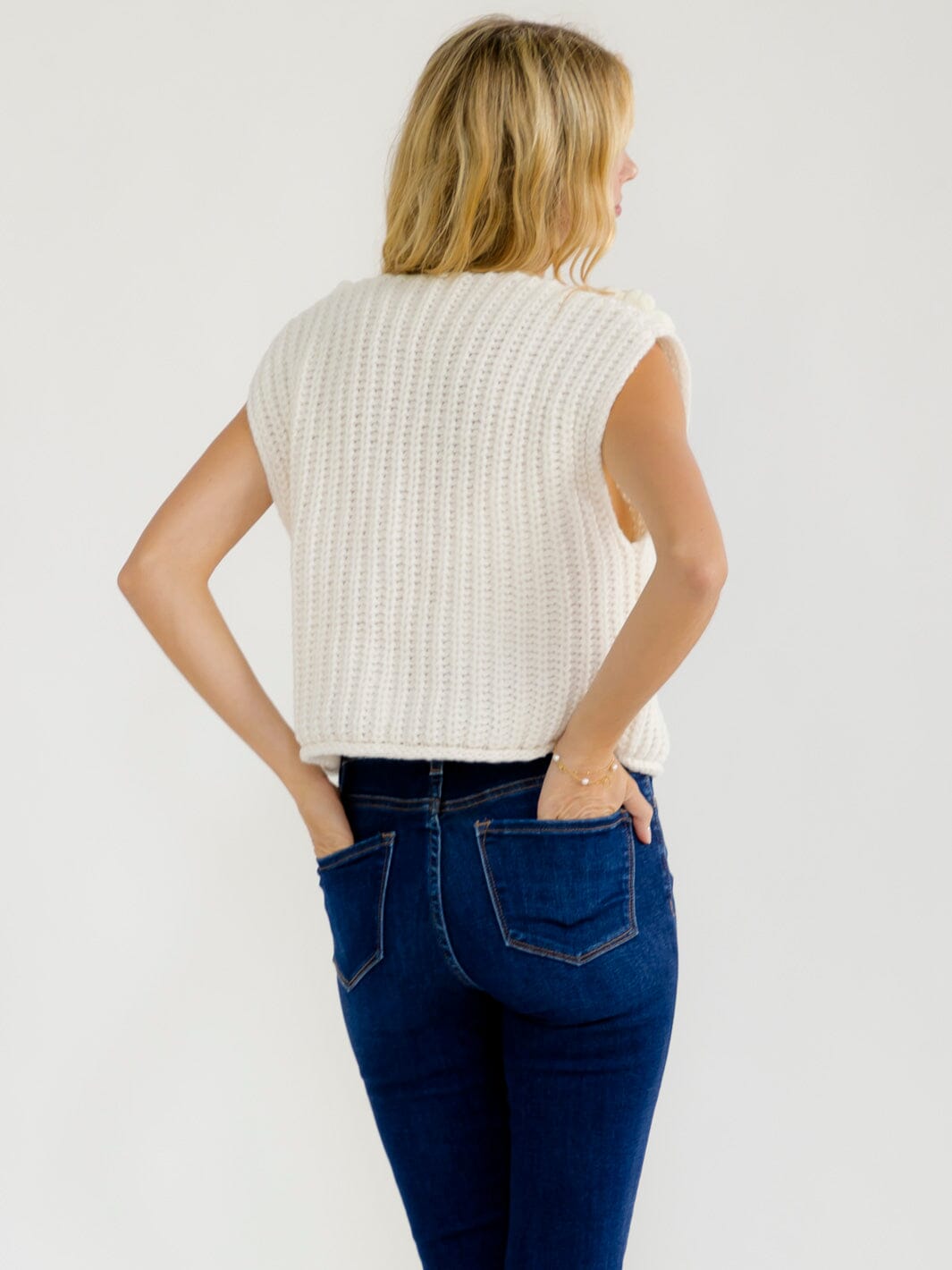 WOMEN'S SLEEVELESS BUTTON UP FLORAL CROCHET SWEATER TOP