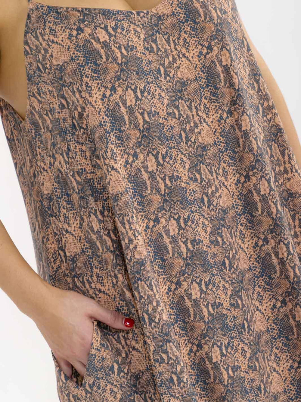 PLUS SIZE SLEEVELESS V-NECK FRONT POCKETS SNAKE PRINT MAXI DRESS