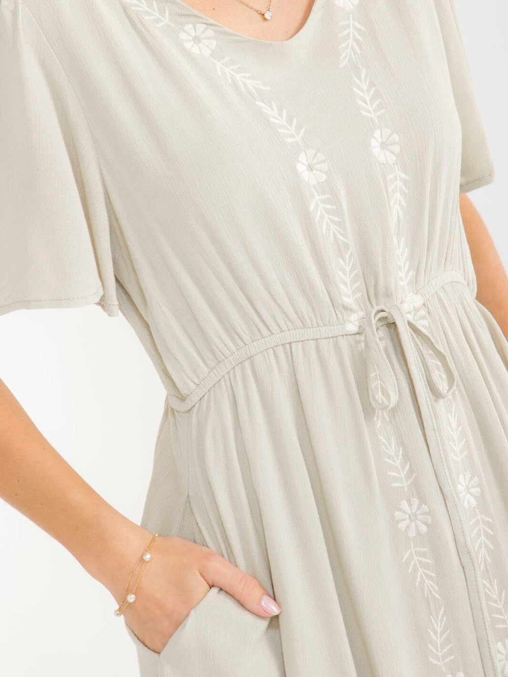 WOMEN'S SHORT SLEEVE FRONT POCKETS EMBROIDERY FLORAL MIDI DRESS