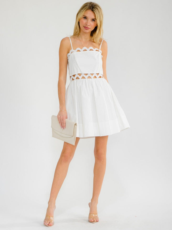 WOMEN'S SLEEVELESS SQUARE NECK FRONT POCKETS SMOCK SELF TIE MINI DRESS