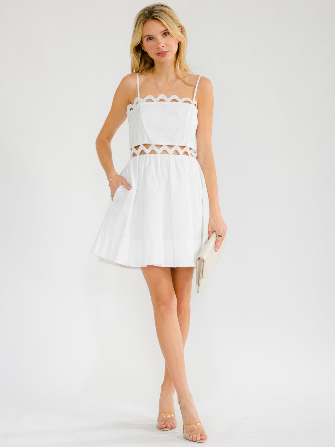 WOMEN'S SLEEVELESS SQUARE NECK FRONT POCKETS SMOCK SELF TIE MINI DRESS