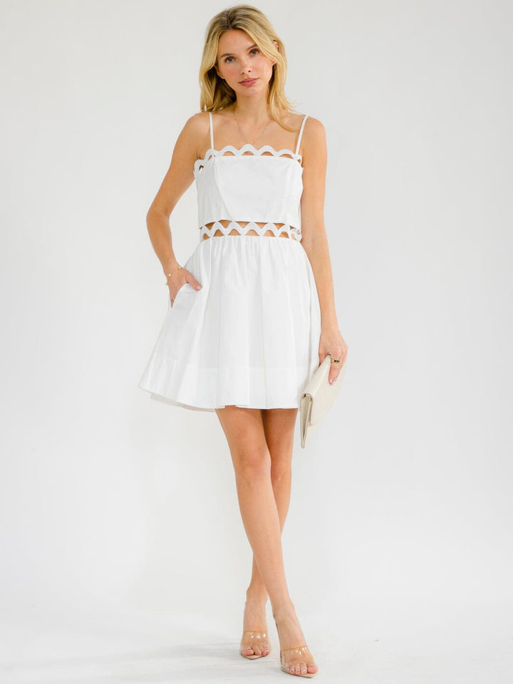 WOMEN'S SLEEVELESS SQUARE NECK FRONT POCKETS SMOCK SELF TIE MINI DRESS