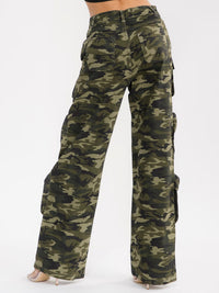 WOMEN'S BUTTON CLOSURE CARGO POCKET WIDE LEG CAMO PRINT DENIM PANTS