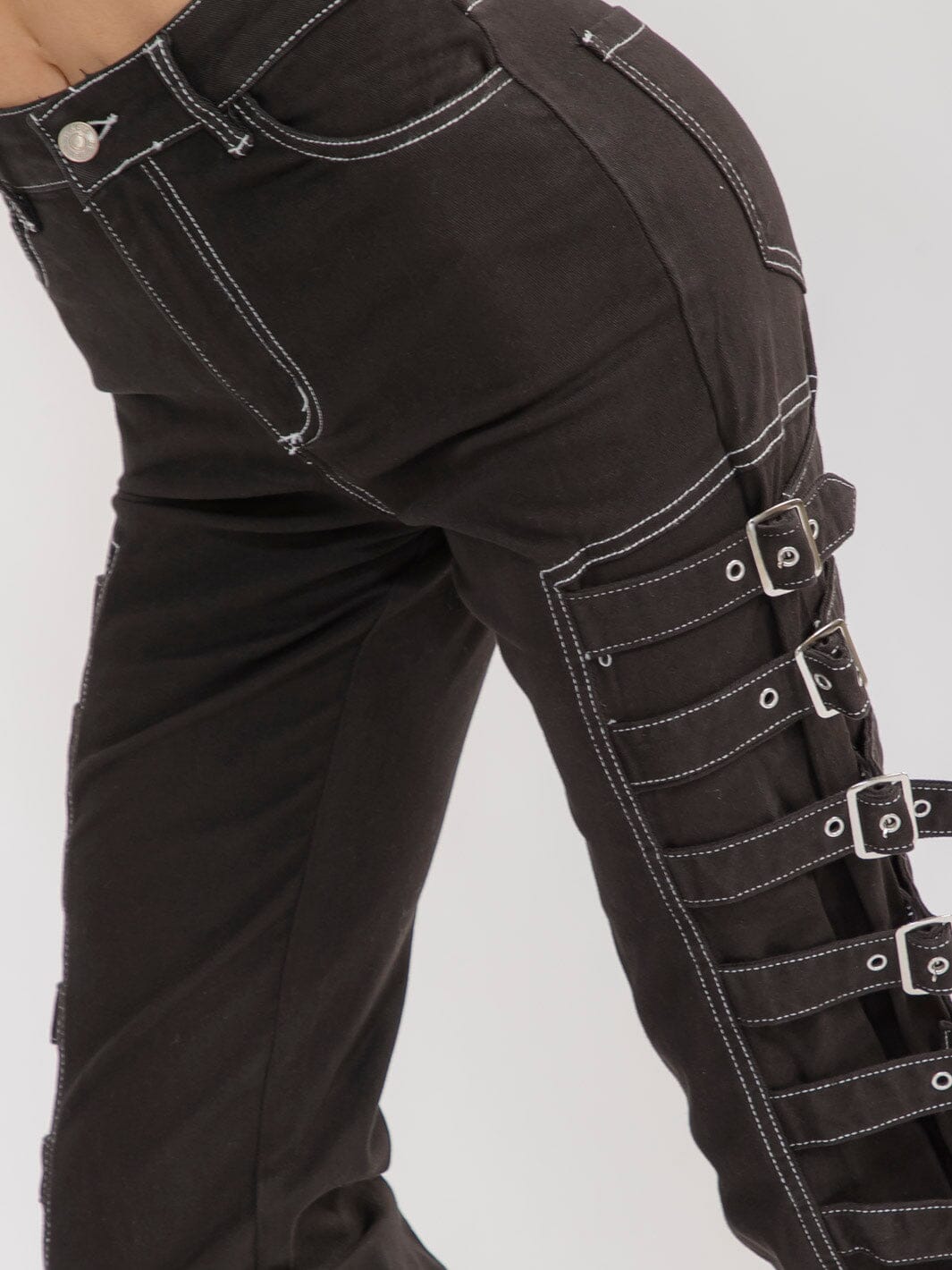 WOMEN'S BUTTON CLOSURE POCKET SIDE BELT STRAIGHT LEG STRETCH DENIM PANTS