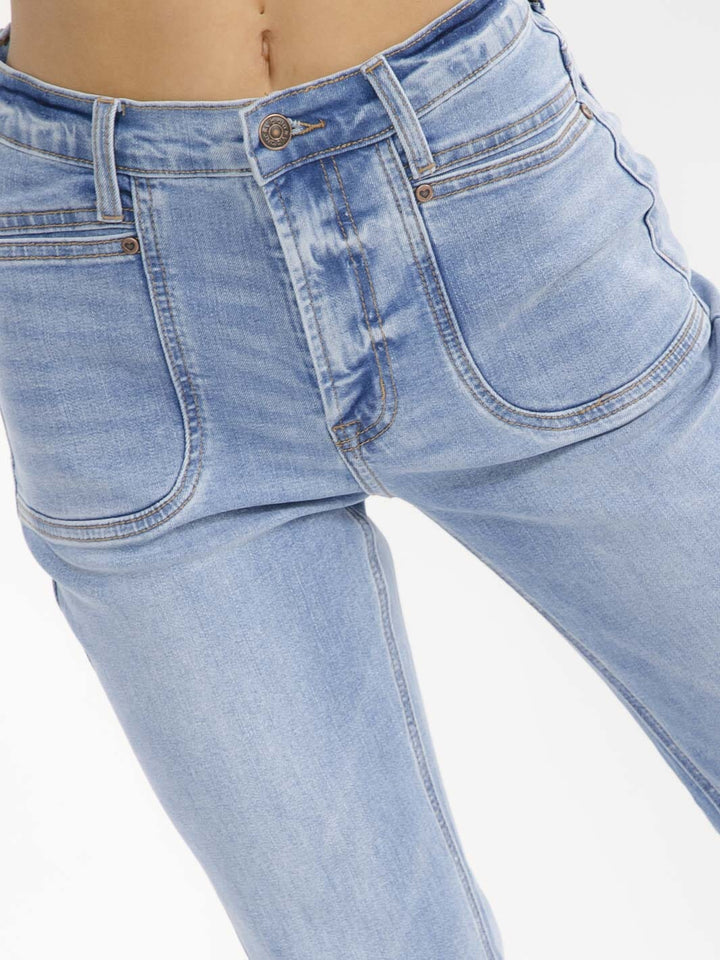 WOMEN'S BUTTON CLOSURE POCKETS BELL LEG STRETCH DENIM PANTS