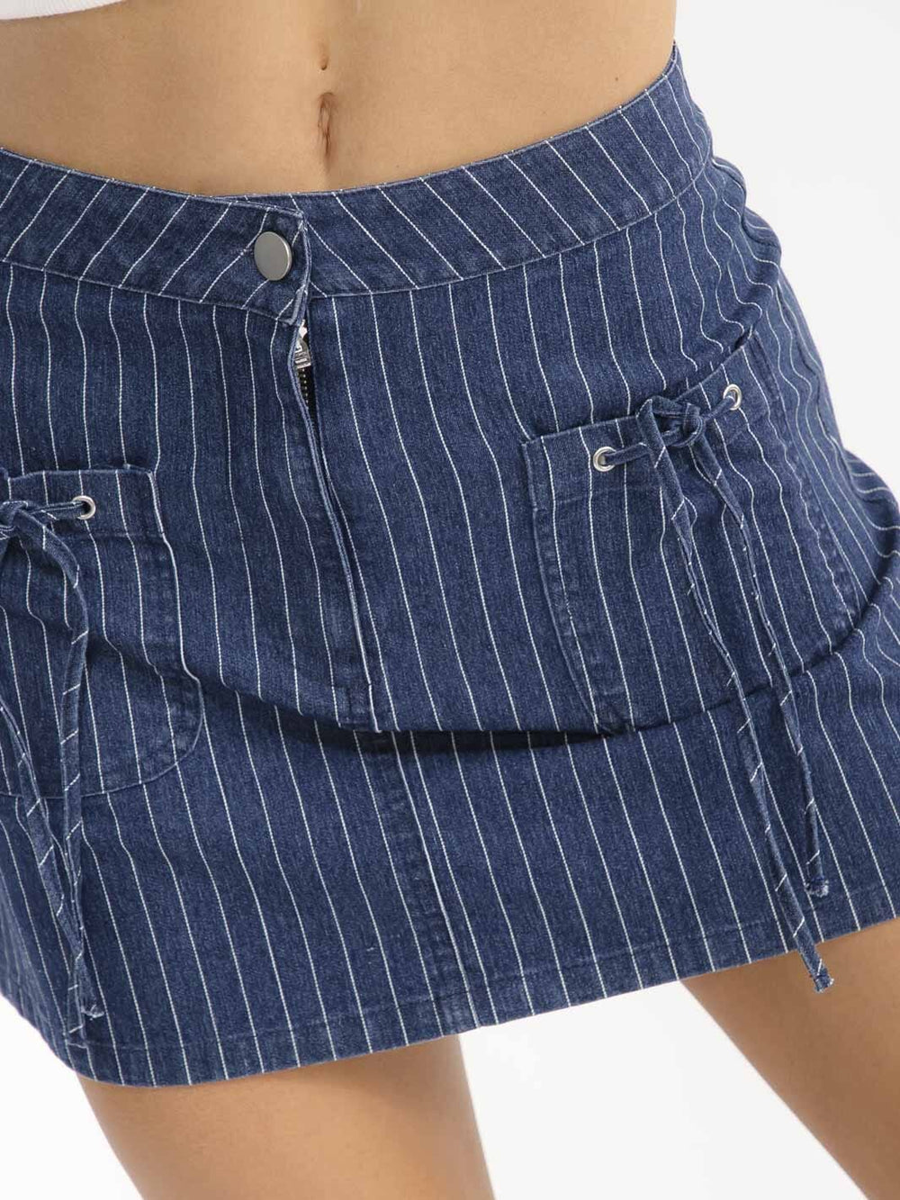 WOMEN'S BUTTON CLOSURE FRONT POCKETS STRIPES DENIM MINI SKIRT