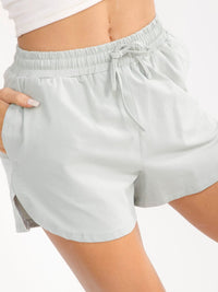 WOMEN'S ELASTIC WAIST FRONT POCKETS MINI SHORTS