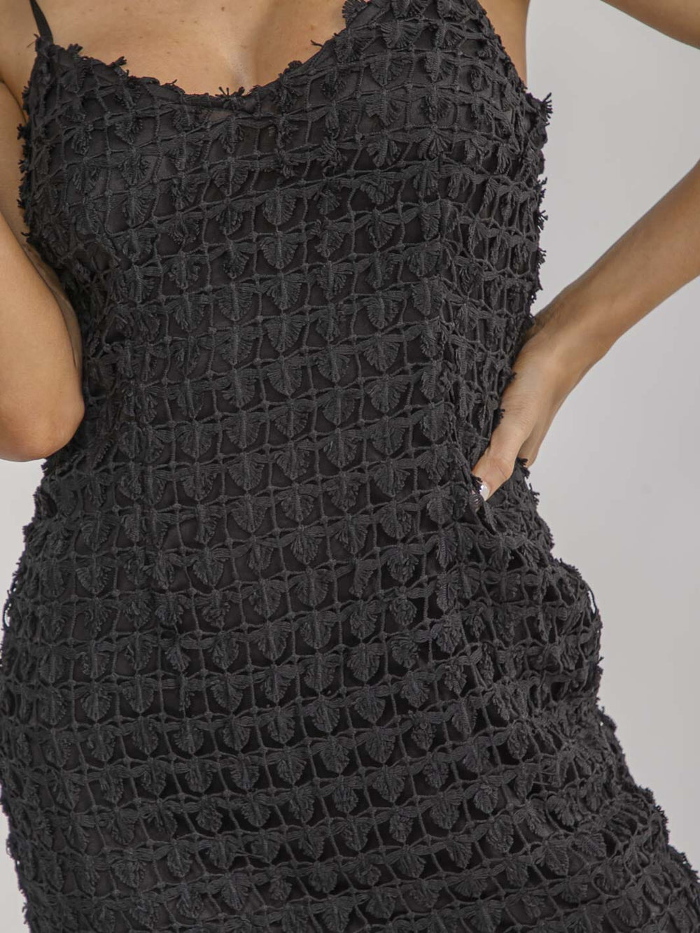 WOMEN'S SLEEVELESS V-NECK BODYCON CROCHET MINI DRESS