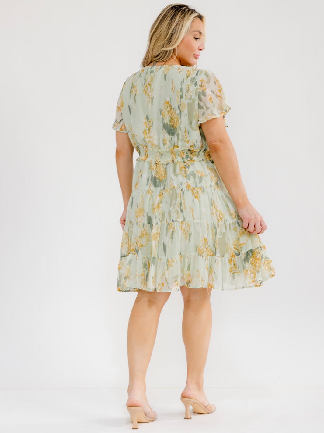PLUS SIZE SHORT SLEEVE V-NECK ELASTIC WAIST FLORAL MINI DRESS