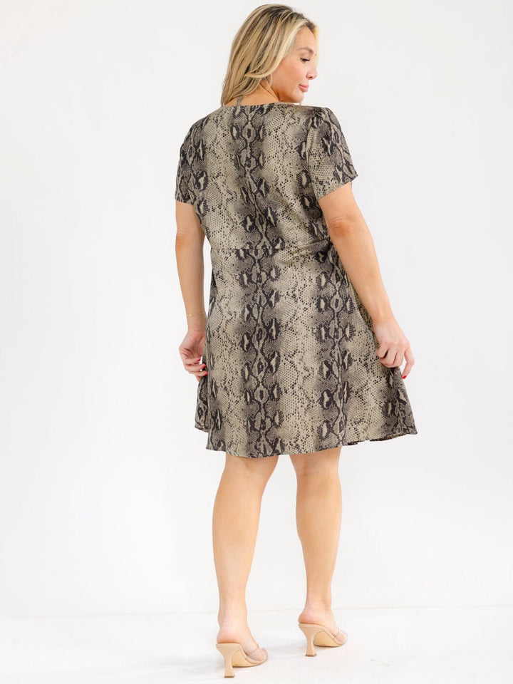 PLUS SIZE SHORT SLEEVE V-NECK ANIMAL PRINT WRAP MINI DRESS