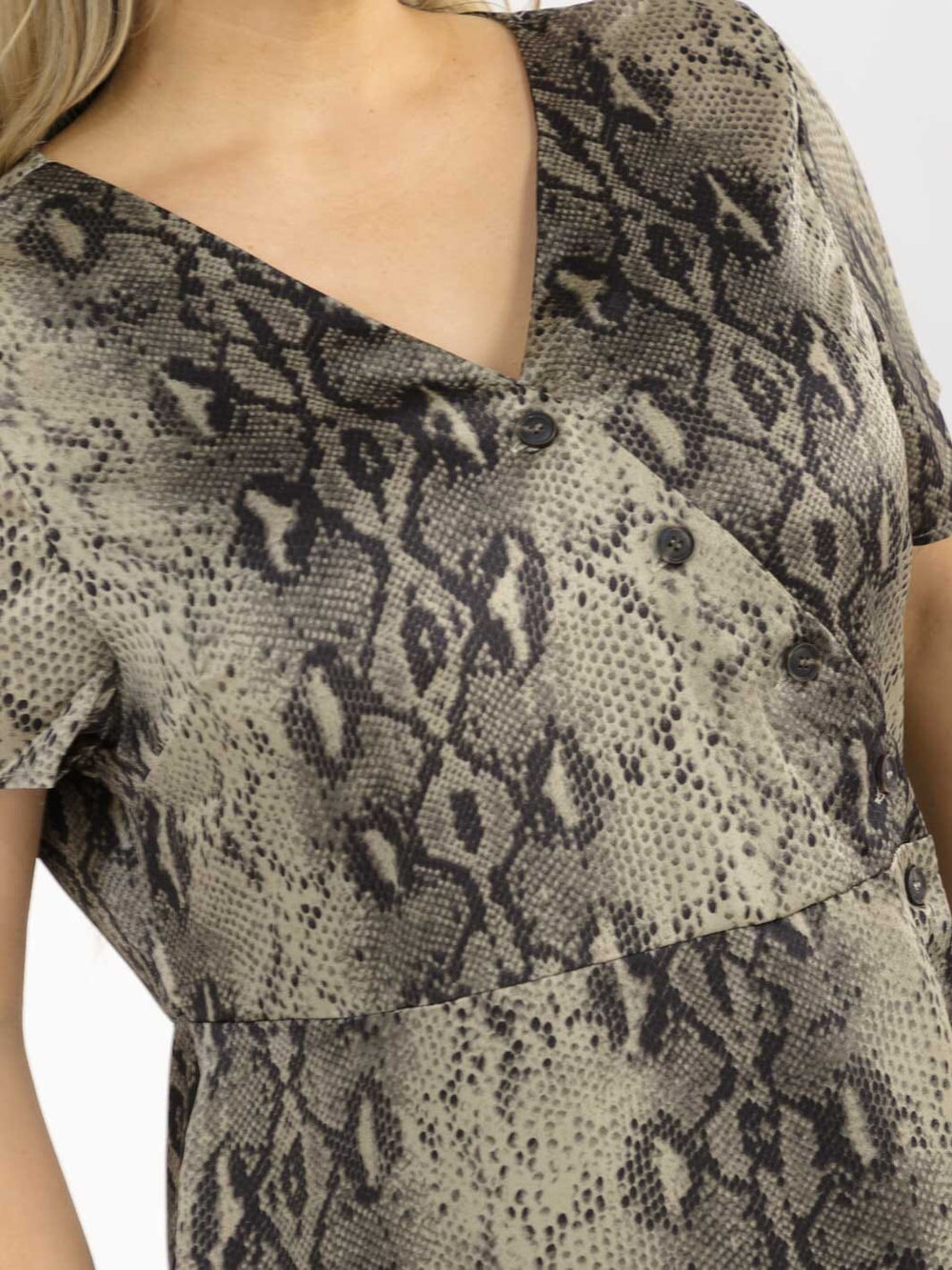 PLUS SIZE SHORT SLEEVE V-NECK ANIMAL PRINT WRAP MINI DRESS