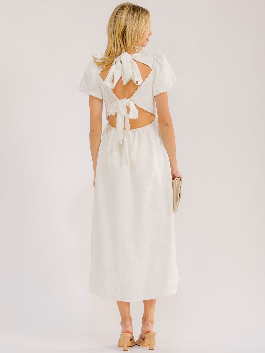 WOMEN'S SHORT PUFF SLEEVE SQUARE NECK FIT & FLARE OPEN BACK MAXI DRESS